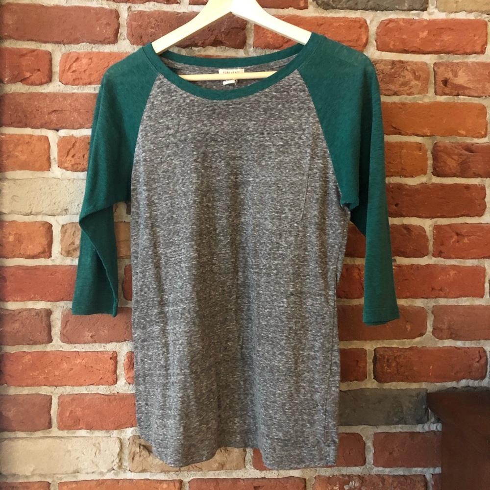 🌈Grey and green shirt🌈